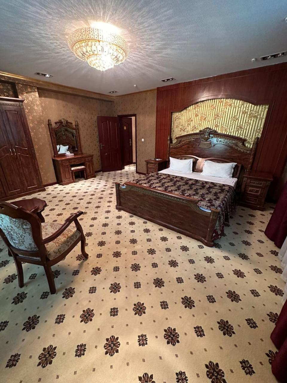 Altyn Adam Hotel Petropavlovsk Exterior foto