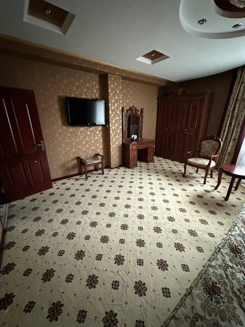 Altyn Adam Hotel Petropavlovsk Exterior foto